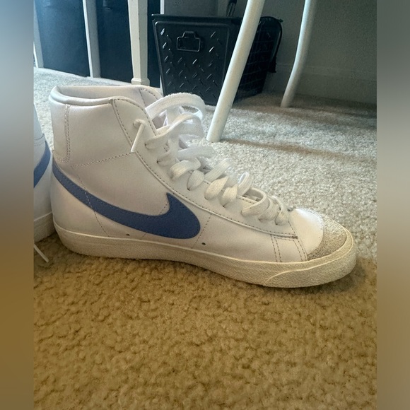 Women’s Nike Blazer Mid ‘77 - Picture 2 of 6